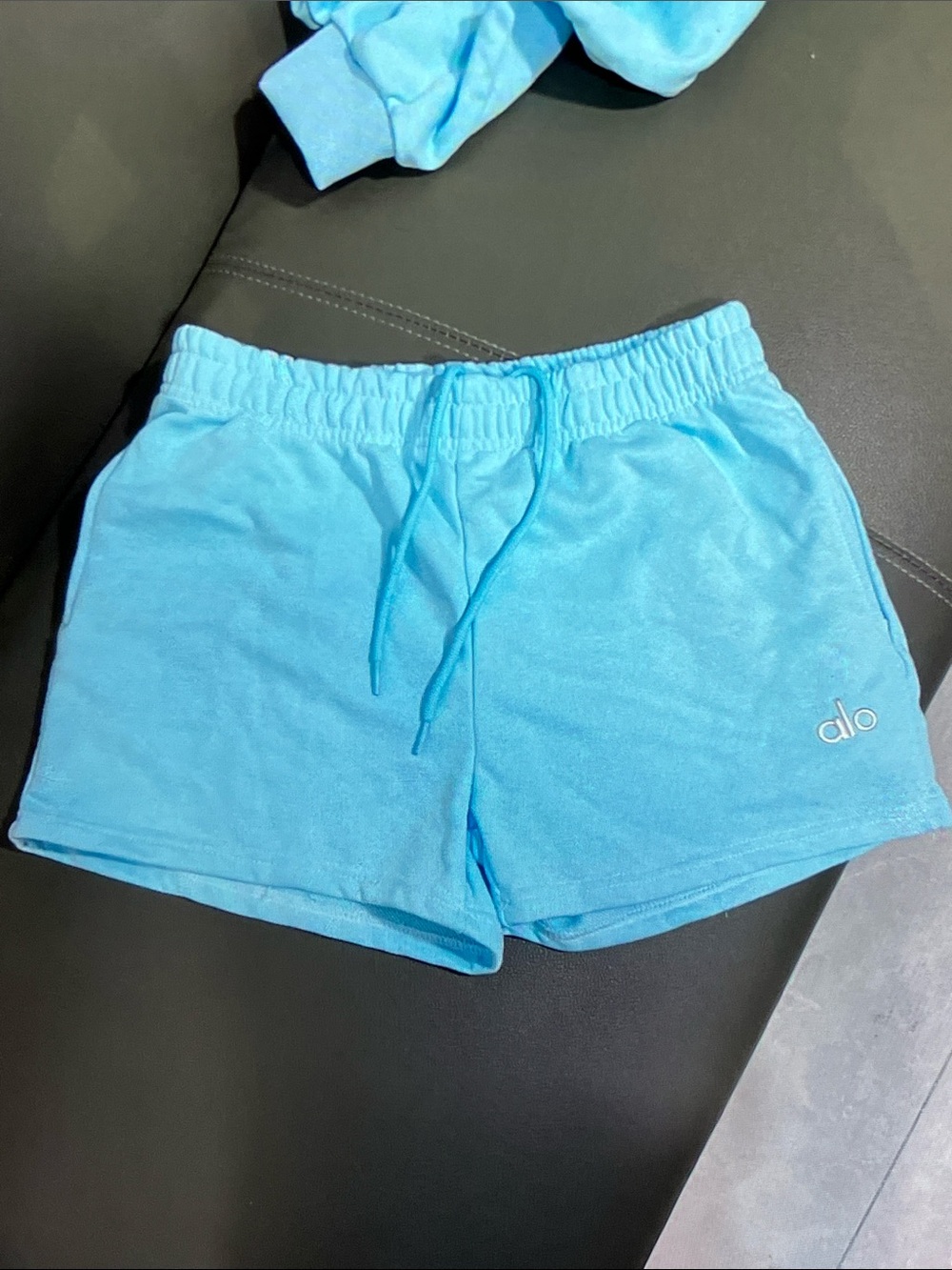 ALO Yoga Light Blue Crewneck Sweatshirt & Drawstring Shorts Set - Picture 5 of 9